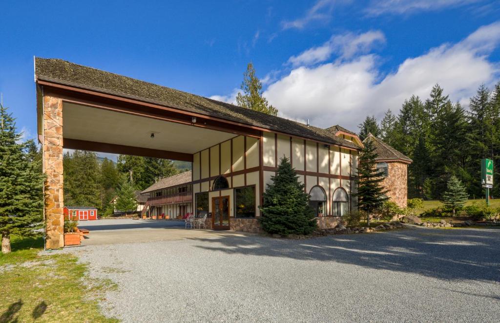 Packwood Lodge Main image 1